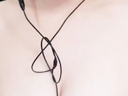 丰满身材白皙妹子换了几套情趣装诱惑 逼逼挺粉嫩 自摸