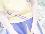 女主播穿足球服電瓶車上野戰還能爬樹上尿尿2