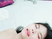 中年男约炮越南肤白妹子啪啪大秀 骑乘后入多种姿势换着猛操抱起来干