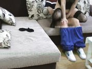 穿着性感风骚妈妈教导儿子安全套是干嘛用的