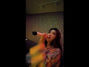 很漂亮小美女KTV卫生间没操得手 醉酒带到宾馆被两男无套抽插轮着操