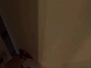 父亲借故吃女儿豆腐 被女儿拆穿勃起 索性直接满足鬼父欲望