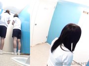 多视角高清偸拍公共蹲厕好几位年轻制服学生妹们各种方式嘘嘘