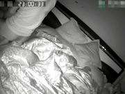 摄像头偷拍系列：夜间家庭真实性爱偷拍