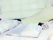 極品少婦第一次被爆菊要噴潤滑劑 明明是少見的好逼卻要去走後