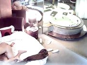 网络摄像头偷窥系列：健壮男和美女洗完鸳鸯浴