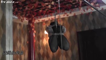 黑丝美乳小嫩模 极致驷马吊绑