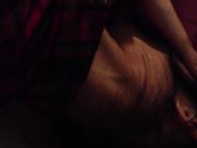 在亲戚家寄宿 半夜摸到表妹的房间捏捏她的小乳头