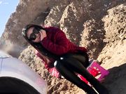 和皮裤女友把车开到郊外露天打炮