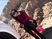 和皮裤女友把车开到郊外露天打炮