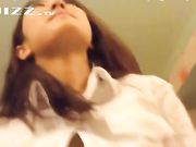 美院系花兼职商务模特 一边看球一边玩