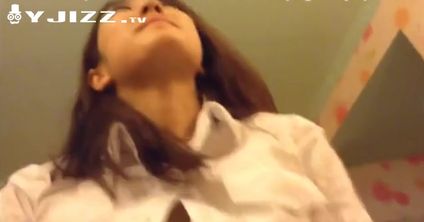 美院系花兼职商务模特 一边看球一边玩