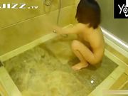 老外探性都東莞之红肚兜小野模被射的一塌糊涂 到浴室狂洗淫屄