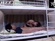 大学宿舍里偷情舔鸡巴 上铺的小姐姐们都看湿了