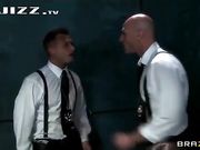 女囚被关入男牢捆绑鞭打遭疯狂轮奸性虐