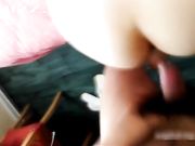 大屌宅男家中爆插穿着红肚兜的嫩嫂子