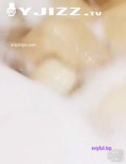 E奶超美胸型妹子配豹纹诱惑 连旁边的美女都欲罢不能