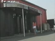 家庭沙滩聚会 没人的时候偷偷操了小姨子