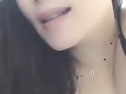 寂寞风骚小少妇家中欲火难耐 开直播露奶子