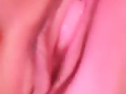 刚成年不久的爆乳美少女直播用美年达插嫩逼逼