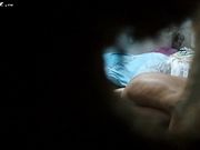 隔壁合租小情侣家中打炮动静大 全程都被我拍下来 女的奶子好小