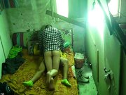 很会玩的民工大哥换着体位玩靓妹