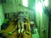 很会玩的民工大哥换着体位玩靓妹