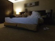 童颜美女酒店援交猛男各种高难度姿势狠狠爆操,干的美女腿发软