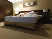 童颜美女酒店援交猛男各种高难度姿势狠狠爆操,干的美女腿发软