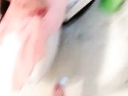 小哥和兩個萌妹子浴室啪啪秀  全裸口交舔JJ後入猛操