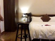 老外来国内宾馆嫖妓还挺会玩的让小姐坐在高脚椅上干