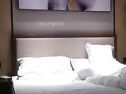 高价约的上门服务外围女，还给口交这感觉爽爆了