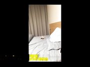 猥琐直播男为了拉人气不惜高价约啪网红脸性感外围美女啪啪直播-1