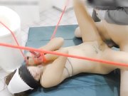 苗条无毛素人美眉三通精液肉便器户外大乱交各种虐待-2...