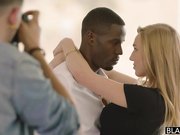 美女逼逼真的很嫩屁股又大又圆受不了鸡动看着粉穴好想插入进去