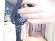 小表妹厨房被骚扰到床上 激情口交啪啪大秀