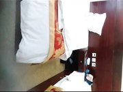 朋友介绍的高颜值兼职美女,微信上谈好价钱后约到宾馆