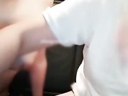 娛樂搞笑主播小瑩因賭博輸光家產改行與粉絲大膽直播