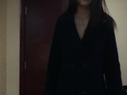 黑色风衣里面真空的裸体