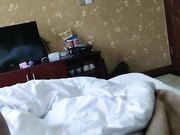 最近靠几个技校小学妹在KTV挣了不少钱自己带着钱独自去找外围女开房啪啪