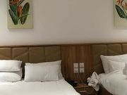 老哥越南找小姐TP啪啪 骑乘后入抱起来大力猛操呻吟娇喘