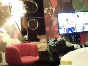 星哥情趣酒店对着镜子炮轰雪白肌肤制服湘妹子