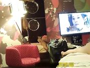 星哥情趣酒店对着镜子炮轰雪白肌肤制服湘妹子