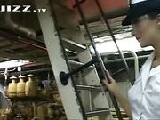 长腿大奶白虎美女与25CM粗长的大屌在工厂激情性爱