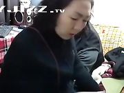 老爷老太太也学会潮流在家开直播