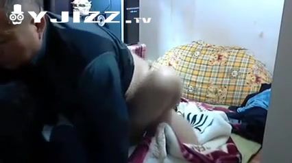 老爷老太太也学会潮流在家开直播