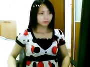 和外表清纯内心淫荡表妹视频聊天 没聊两句她就开脱了