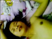 超粉嫩白虎妹被男友和按摩棒伺候直至高潮喷水