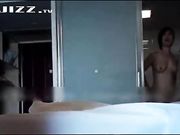 出差酒店600元找的172CM身材高挑的漂亮美女 屁股圆奶子大 干着真舒服