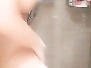 最近非常火的网红女主播洋大葱洗澡直播好想插她大屁股1